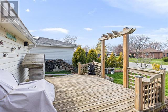 422 Champlain Court, House detached with 3 bedrooms, 2 bathrooms and null parking in Lakeshore ON | Image 36