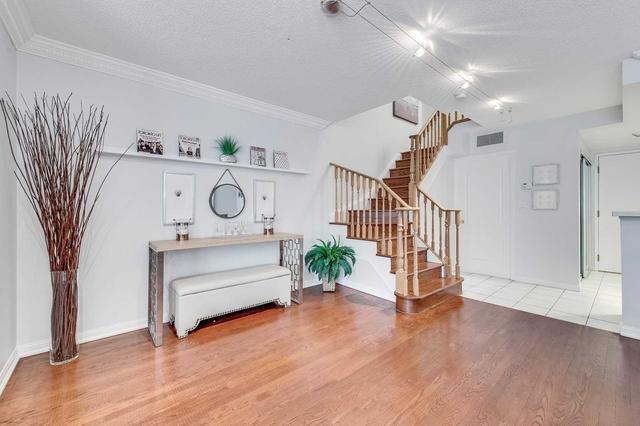 1219 - 28 Sommerset Way, Townhouse with 3 bedrooms, 3 bathrooms and 2 parking in Toronto ON | Image 6