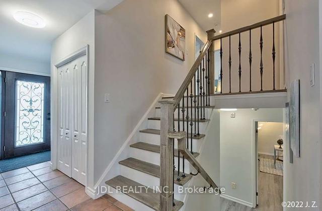 9 Lakevista Ave, House detached with 3 bedrooms, 2 bathrooms and 5 parking in Markham ON | Image 9