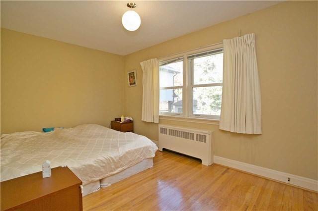 32 Sunnylea Ave E, House detached with 3 bedrooms, 1 bathrooms and 2 parking in Toronto ON | Image 13