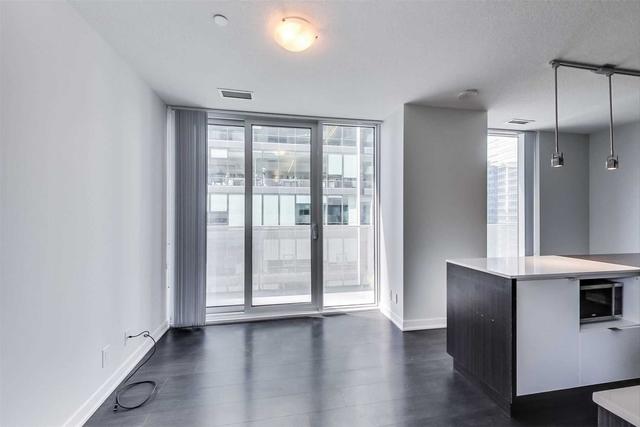 1810 - 100 Harbour St, Condo with 3 bedrooms, 2 bathrooms and 1 parking in Toronto ON | Image 7