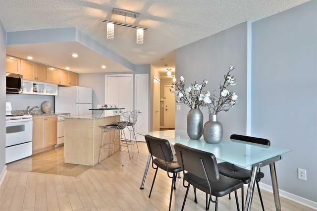 1710 - 208 Queens Quay W, Condo with 1 bedrooms, 2 bathrooms and 1 parking in Toronto ON | Image 3