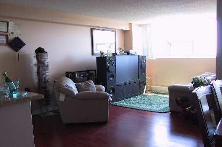 802 - 2900 Battleford Rd, Condo with 2 bedrooms, 1 bathrooms and 2 parking in Mississauga ON | Image 2
