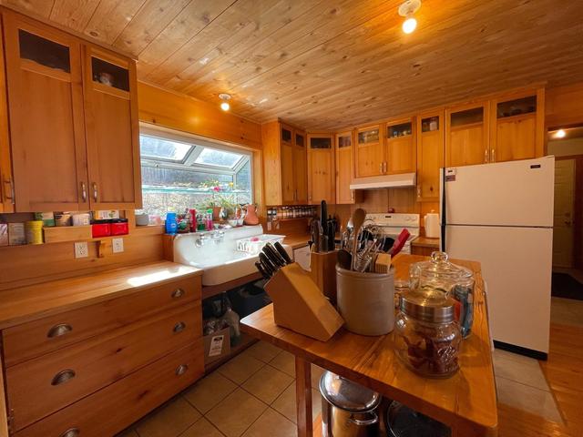 3865 Malina Road, House detached with 4 bedrooms, 3 bathrooms and null parking in Central Kootenay E BC | Image 37