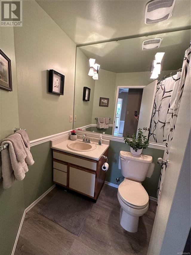 Main bathroom wide angle - Upper floor | Image 22