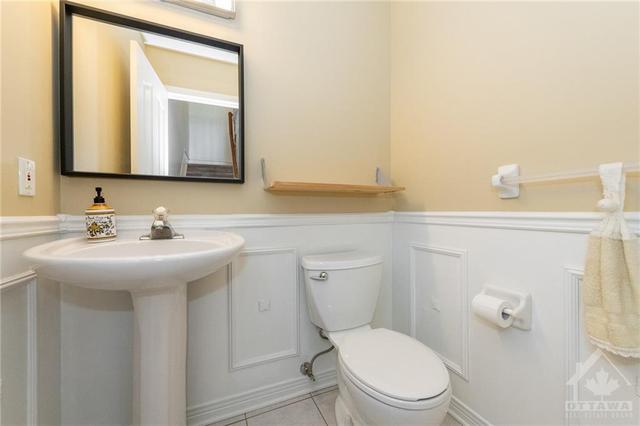 46 Colchester Square, Townhouse with 3 bedrooms, 3 bathrooms and 4 parking in Ottawa ON | Image 16