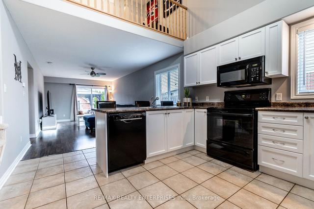 425 Autumn Cres, House attached with 3 bedrooms, 3 bathrooms and 3 parking in Welland ON | Image 34