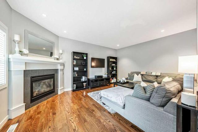 2 - 1933 26 Street Sw, Home with 3 bedrooms, 2 bathrooms and 1 parking in Calgary AB | Image 4