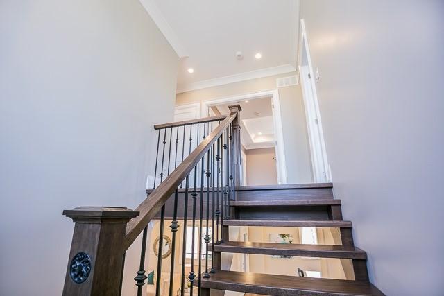 1313 Wharf St, House detached with 6 bedrooms, 8 bathrooms and 6 parking in Pickering ON | Image 10