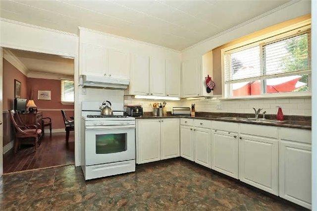 42 Tyler St, House detached with 3 bedrooms, 1 bathrooms and 4 parking in Aurora ON | Image 5