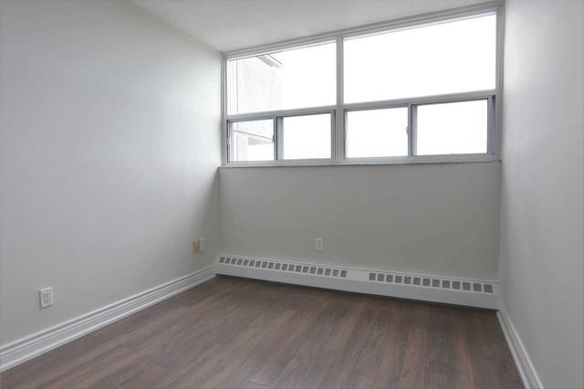 2002 - 4101 Sheppard Ave, Condo with 3 bedrooms, 2 bathrooms and 1 parking in Toronto ON | Image 4