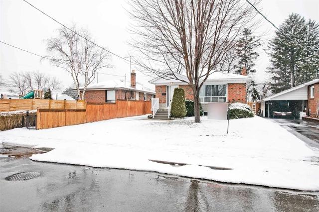 60 Wishing Well Dr, House detached with 3 bedrooms, 2 bathrooms and 2 parking in Toronto ON | Image 31