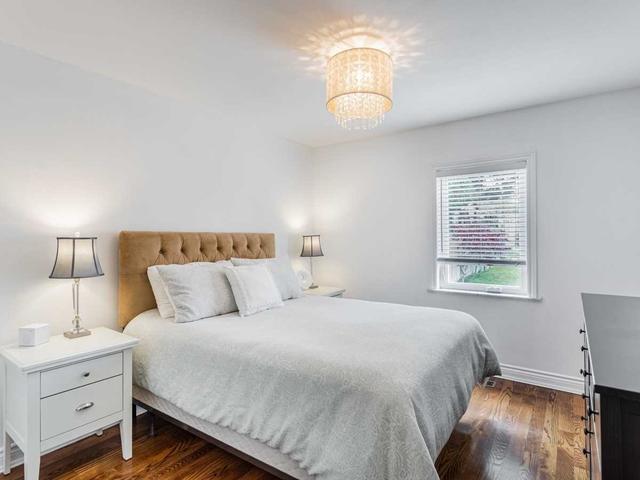 51 Bertram St, House detached with 2 bedrooms, 2 bathrooms and 5 parking in Toronto ON | Image 7