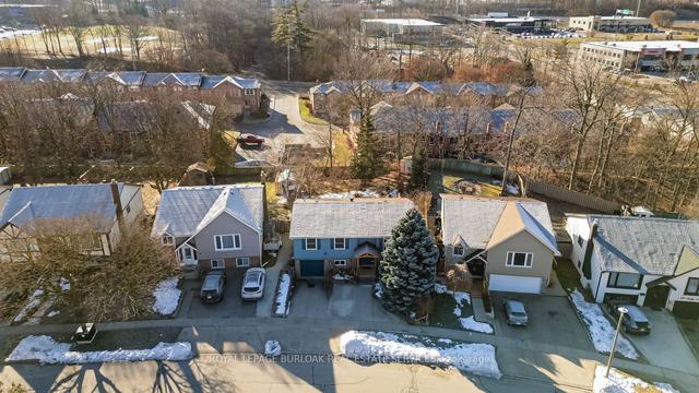 77 Cindy Ave, House detached with 3 bedrooms, 2 bathrooms and 3 parking in Cambridge ON | Image 34