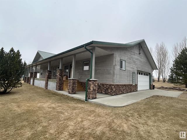 5004 52 Av, House detached with 4 bedrooms, 3 bathrooms and null parking in Westlock County AB | Image 69