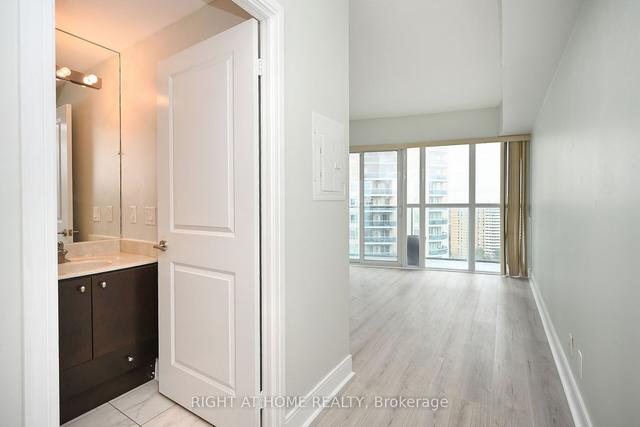 1608 - 60 Absolute Ave S, Condo with 2 bedrooms, 2 bathrooms and 1 parking in Mississauga ON | Image 2