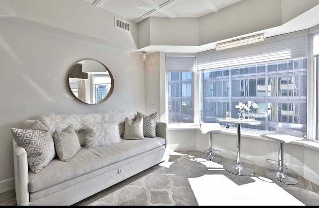 3011 - 155 Yorkville Ave, Condo with 1 bedrooms, 1 bathrooms and 0 parking in Toronto ON | Image 1