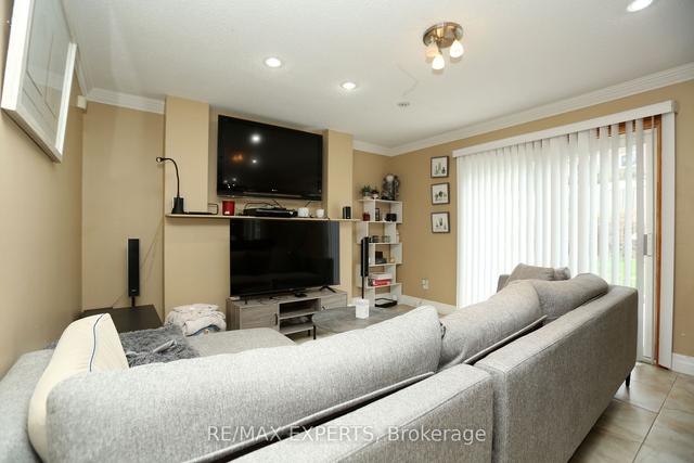 56 Francis St, House detached with 5 bedrooms, 4 bathrooms and 6 parking in Vaughan ON | Image 3