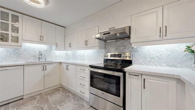 55 - 130 Ling Rd, Townhouse with 3 bedrooms, 2 bathrooms and 1 parking in Toronto ON | Image 4