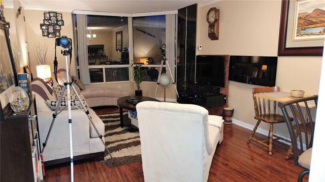 410 - 3 Hickory Tree Rd, Condo with 1 bedrooms, 1 bathrooms and 1 parking in Toronto ON | Image 5