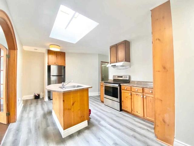 2052a Danforth Ave, House attached with 3 bedrooms, 1 bathrooms and 0 parking in Toronto ON | Image 6