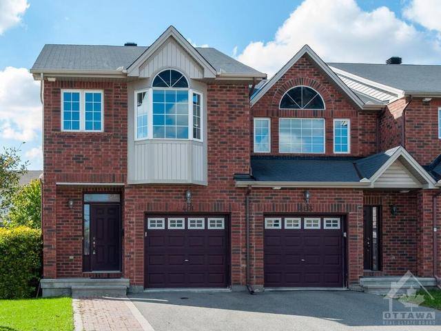 401 Dusk Private, Townhouse with 3 bedrooms, 3 bathrooms and 3 parking in Ottawa ON | Image 1