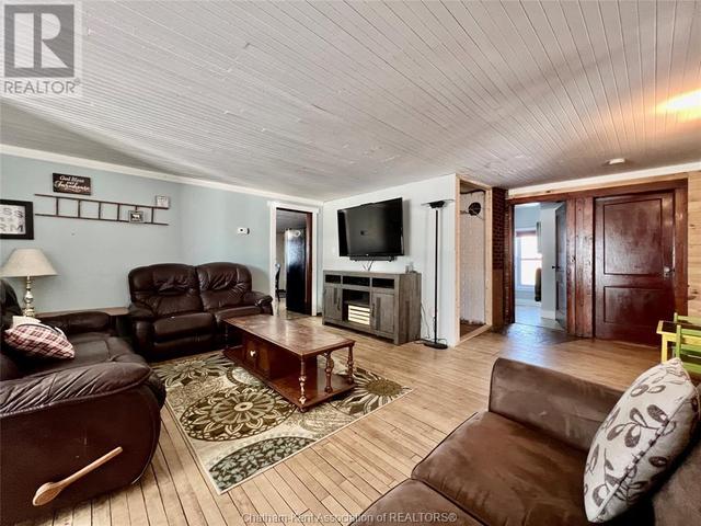4045 On 579 Highway, Home with 4 bedrooms, 2 bathrooms and null parking in Cochrane ON | Image 32