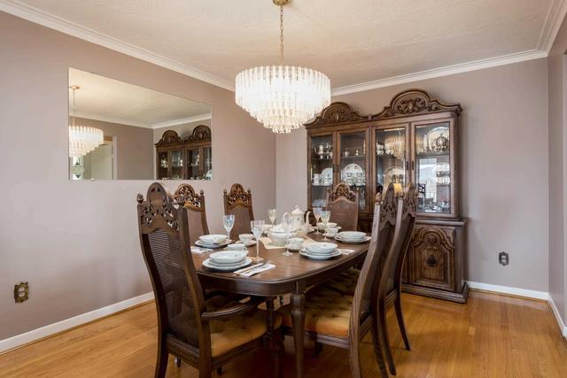 23 Friary Crt, House semidetached with 3 bedrooms, 2 bathrooms and 5 parking in Toronto ON | Image 3