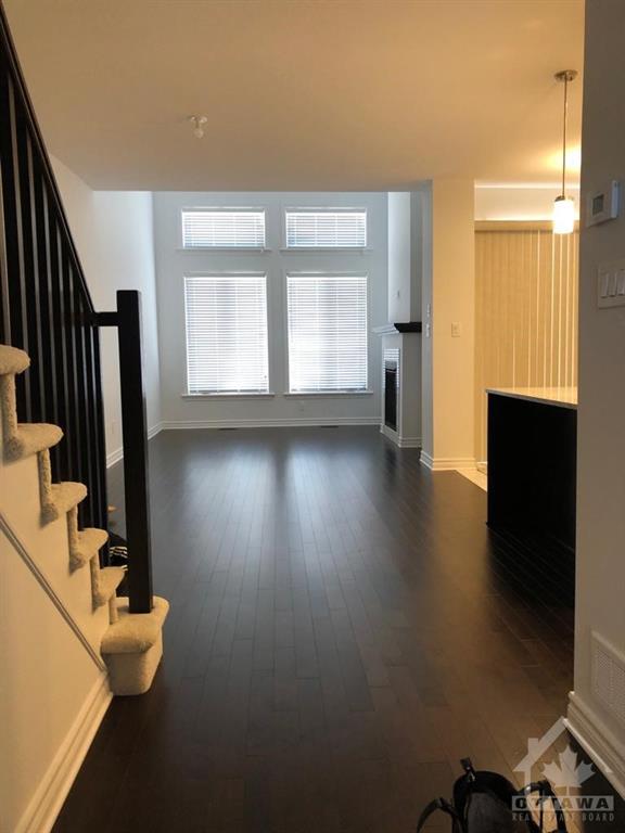 660 Capricorn Circle, Townhouse with 3 bedrooms, 3 bathrooms and 2 parking in Ottawa ON | Image 2