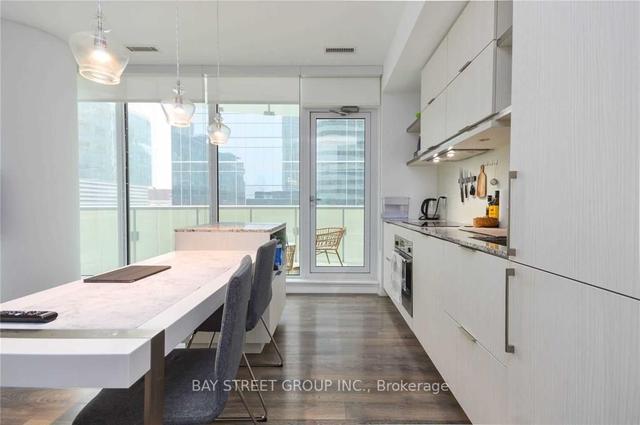 1105 - 197 Yonge St, Condo with 1 bedrooms, 1 bathrooms and 0 parking in Toronto ON | Image 18