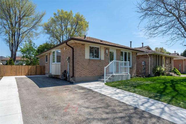 98 Carlyle Dr, House detached with 3 bedrooms, 2 bathrooms and 3 parking in London ON | Card Image