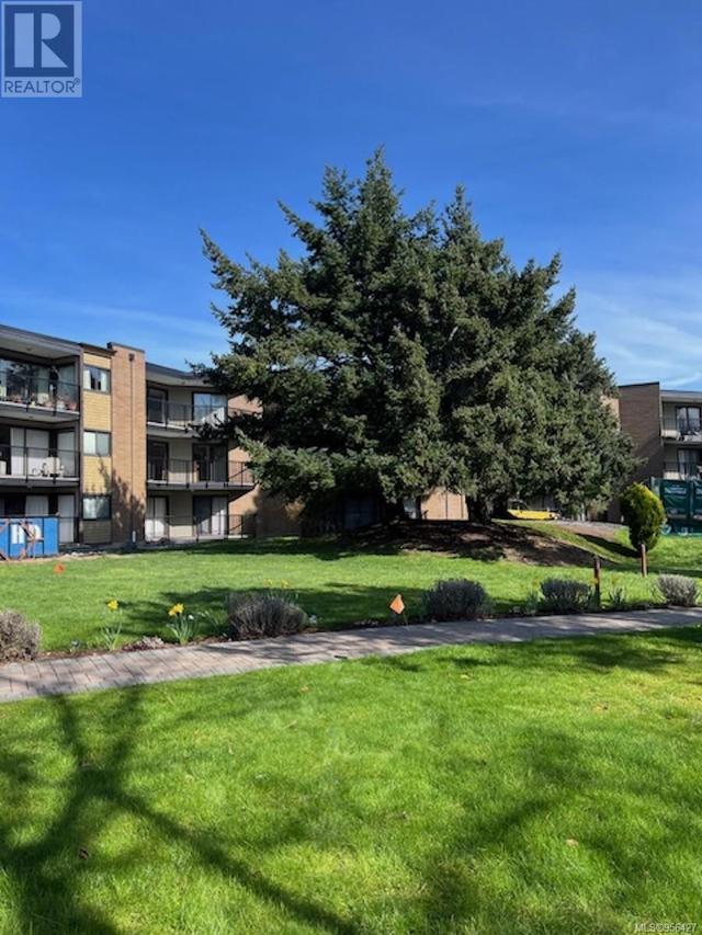 101 - 1870 Mckenzie Ave, Condo with 1 bedrooms, 1 bathrooms and 1 parking in Saanich BC | Image 2
