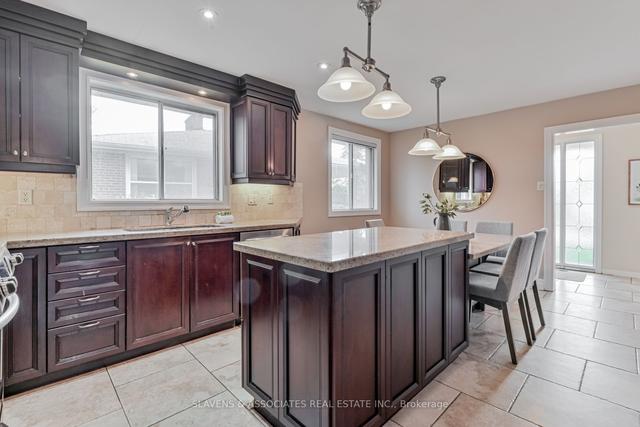 56 Geraldton Cres, House detached with 4 bedrooms, 3 bathrooms and 4 parking in Toronto ON | Image 2