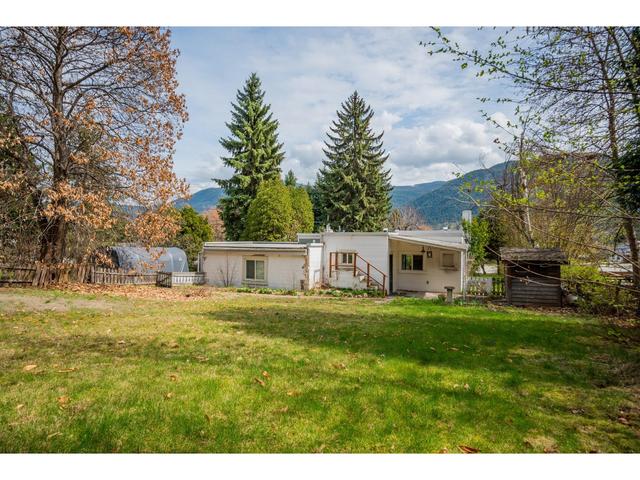 2624 Columbia Avenue, House detached with 3 bedrooms, 2 bathrooms and 6 parking in Castlegar BC | Image 50