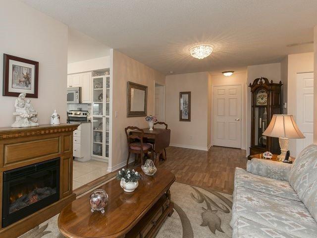 809 - 4889 Kimbermount Ave, Condo with 2 bedrooms, 2 bathrooms and 1 parking in Mississauga ON | Image 5