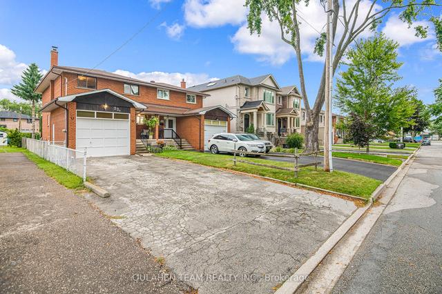 22a Owen Dr, House semidetached with 4 bedrooms, 3 bathrooms and 3 parking in Toronto ON | Image 12