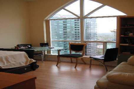 lrg 08 - 7 Lorraine Dr, Condo with 3 bedrooms, 3 bathrooms and 2 parking in Toronto ON | Image 6