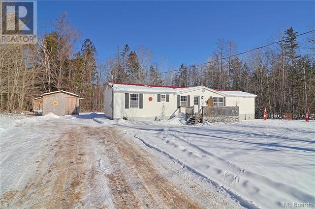 116 Bridge Street, House detached with 3 bedrooms, 1 bathrooms and null parking in Minto NB | Image 2