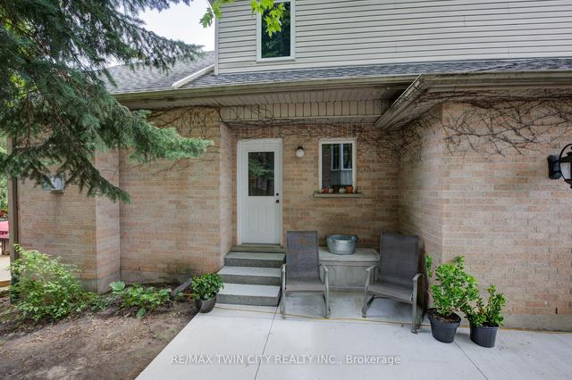 10 Whisperwood Crt, House detached with 4 bedrooms, 3 bathrooms and 4 parking in Kitchener ON | Image 15