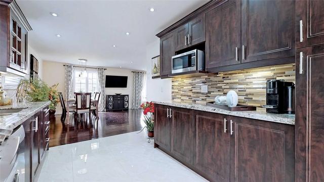 7328 Manion Rd, House detached with 3 bedrooms, 2 bathrooms and 5 parking in Mississauga ON | Image 5