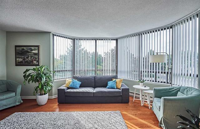 226 - 255 The Donway W Rd, Condo with 2 bedrooms, 2 bathrooms and 1 parking in Toronto ON | Image 3