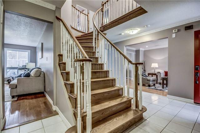 1645 Baggins St, House detached with 4 bedrooms, 4 bathrooms and 2 parking in Pickering ON | Image 3