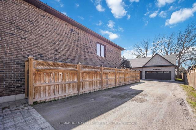 341 Bond St E, House detached with 2 bedrooms, 4 bathrooms and 11 parking in Oshawa ON | Image 23