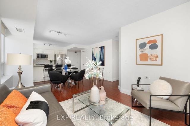 802 - 311 Richmond St E, Condo with 2 bedrooms, 1 bathrooms and 1 parking in Toronto ON | Image 5