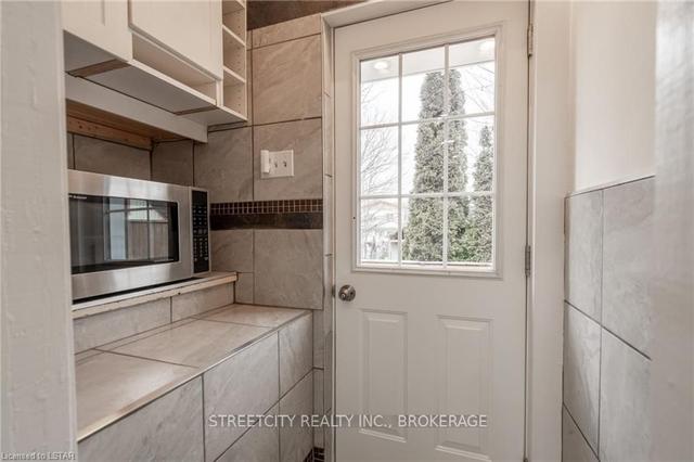 1238 York St, House detached with 4 bedrooms, 2 bathrooms and 5 parking in London ON | Image 16