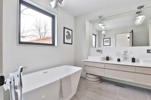37 Grandview Ave, House detached with 4 bedrooms, 6 bathrooms and 2 parking in Toronto ON | Image 8