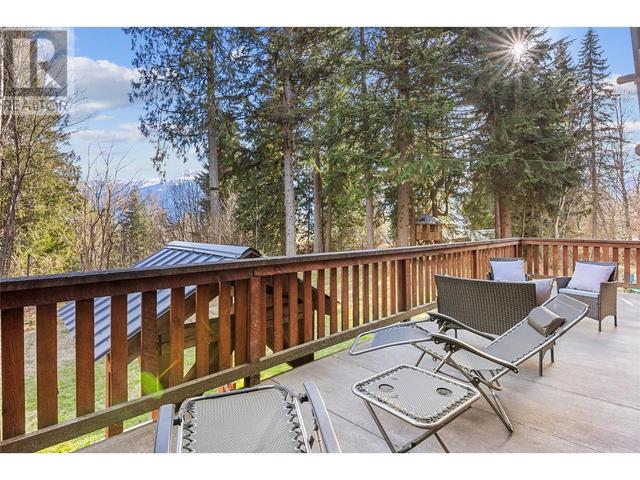 437 Cedar Street, House detached with 4 bedrooms, 3 bathrooms and 4 parking in Revelstoke BC | Image 9