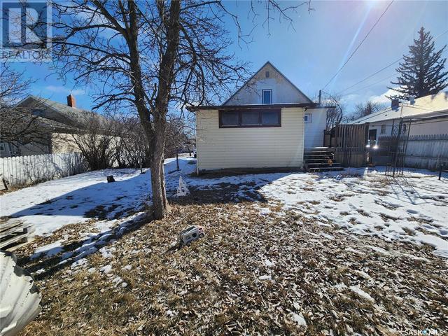 416 Main Street, House detached with 5 bedrooms, 2 bathrooms and null parking in Radville SK | Image 29