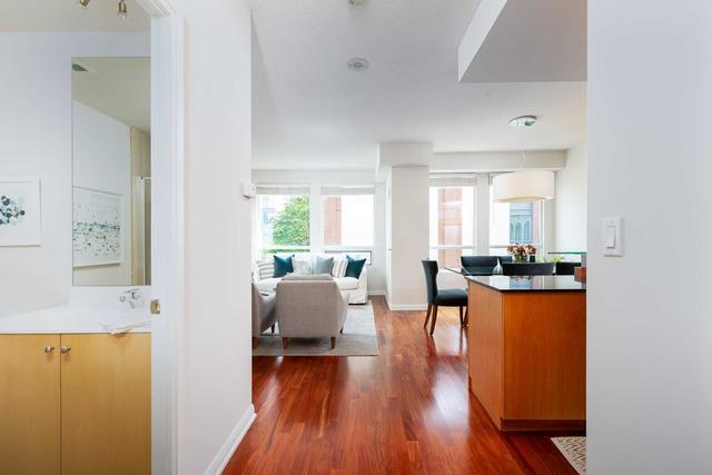 th 314 - 25 Soho St, Townhouse with 2 bedrooms, 2 bathrooms and 1 parking in Toronto ON | Image 12