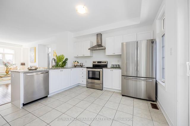284 King Rd, House attached with 3 bedrooms, 3 bathrooms and 4 parking in Richmond Hill ON | Image 5